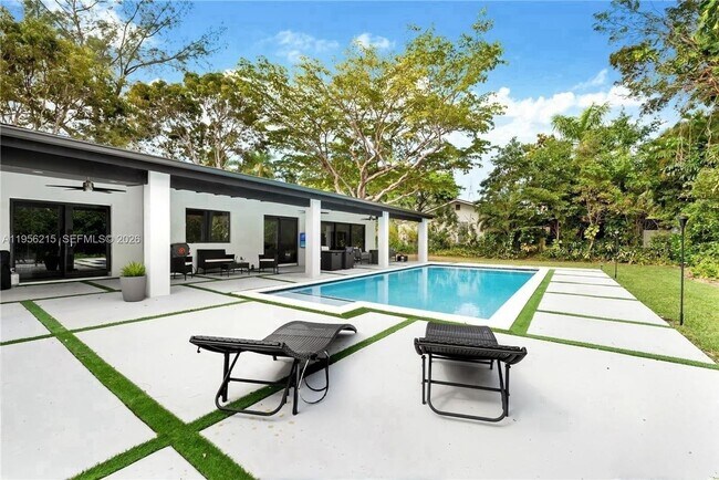 Building Photo - 17203 SW 78th Pl