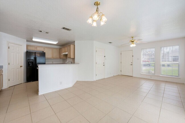 Building Photo - 203 Tamara Dr