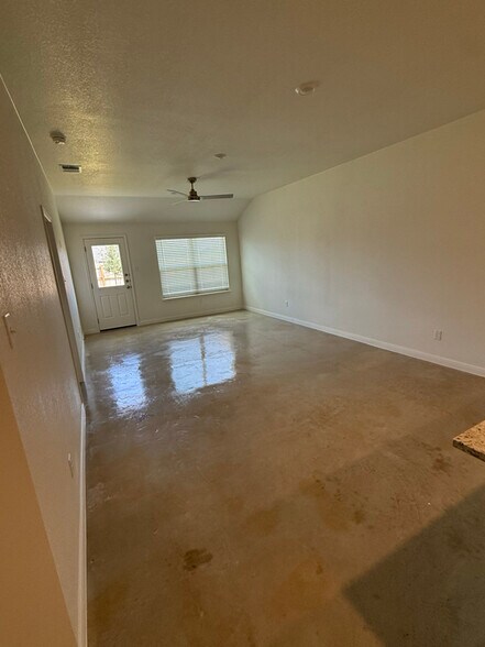 Building Photo - 912 Cherry Laurel Ln