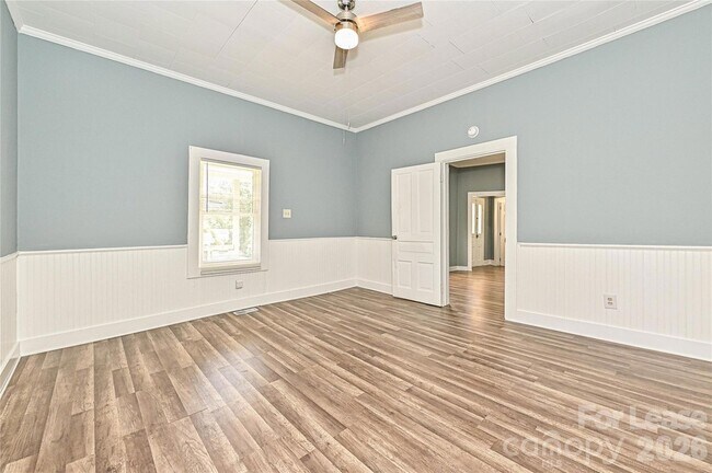 Building Photo - 408 S 12th St