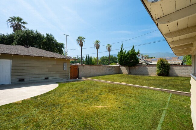 Building Photo - Relaxing 4BR Family Home Near Attractions ...