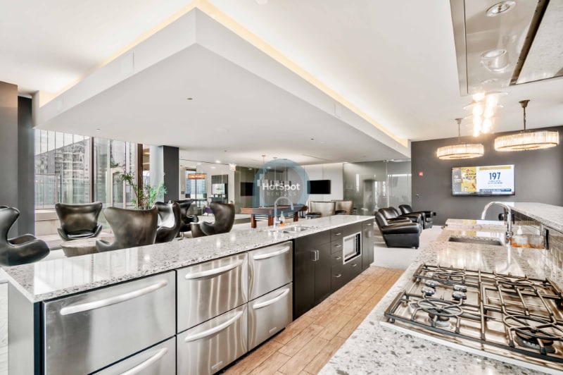 Building Photo - 120 N Desplaines St