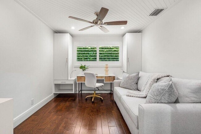 Building Photo - 6130 Ridge Ln