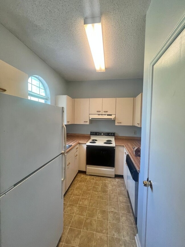 Building Photo - 1BR Central College Rd across from UNCW. C...