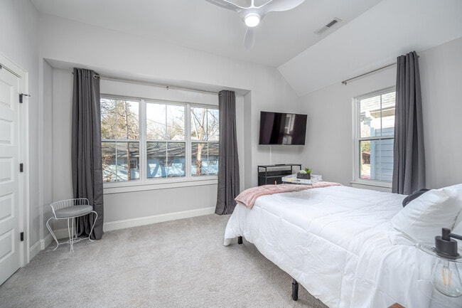 Building Photo - 303 Spruce St