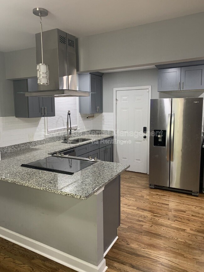 Building Photo - 2869 Rockcliff Rd SE