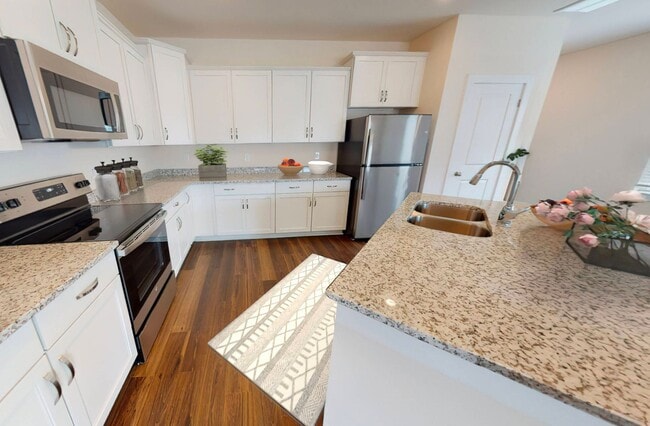 Building Photo - Wren | 3 Bed 2.5 Bath | Garage | 1729 sf | $2831 - $3114 | 8, 9, 10, 12, 14, and 15 month lease t...