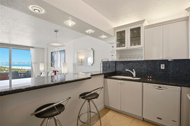 Building Photo - 465 Ocean Dr