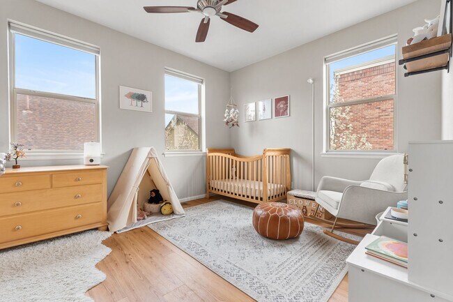Building Photo - Modern 2-Bed, 2.5-Bath Corner Unit in Arva...