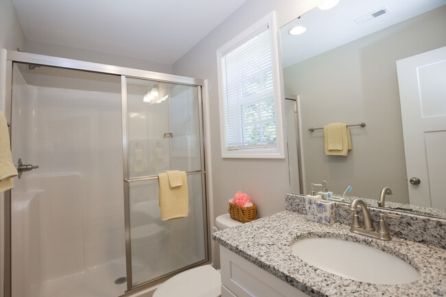 Primary BR ensuite bathroom - 470 S Glover St