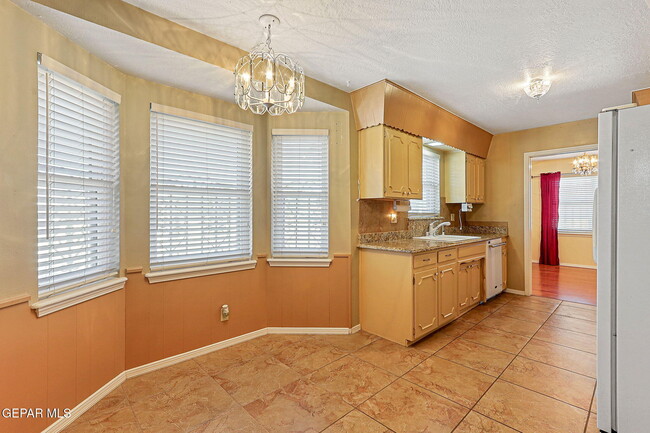 Building Photo - 9000 McCabe Dr