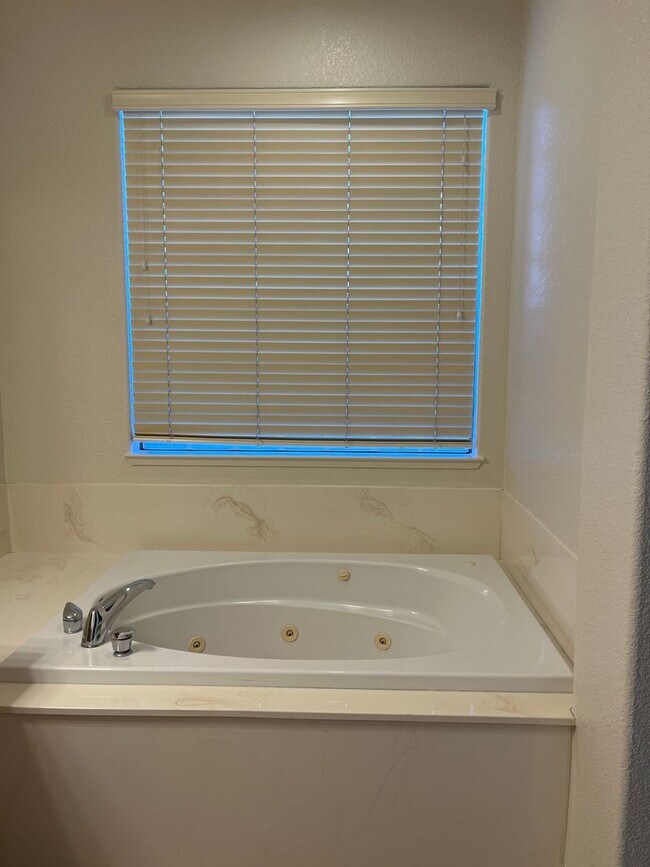 Building Photo - Easy living