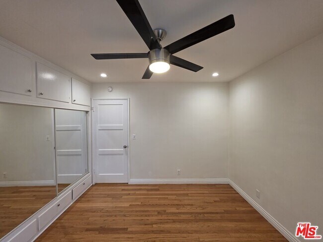 Building Photo - 102 Gaviota Ave