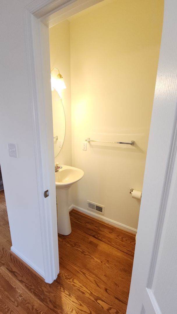 Building Photo - Spacious, Large, Luxury 3 Bedroom End - Unit Townhouse in Hockessin, Delaware