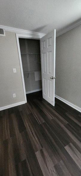 Building Photo - 895 Brackett Rd