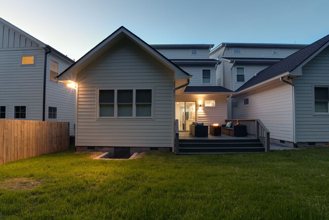 Building Photo - 521 Camden Dr