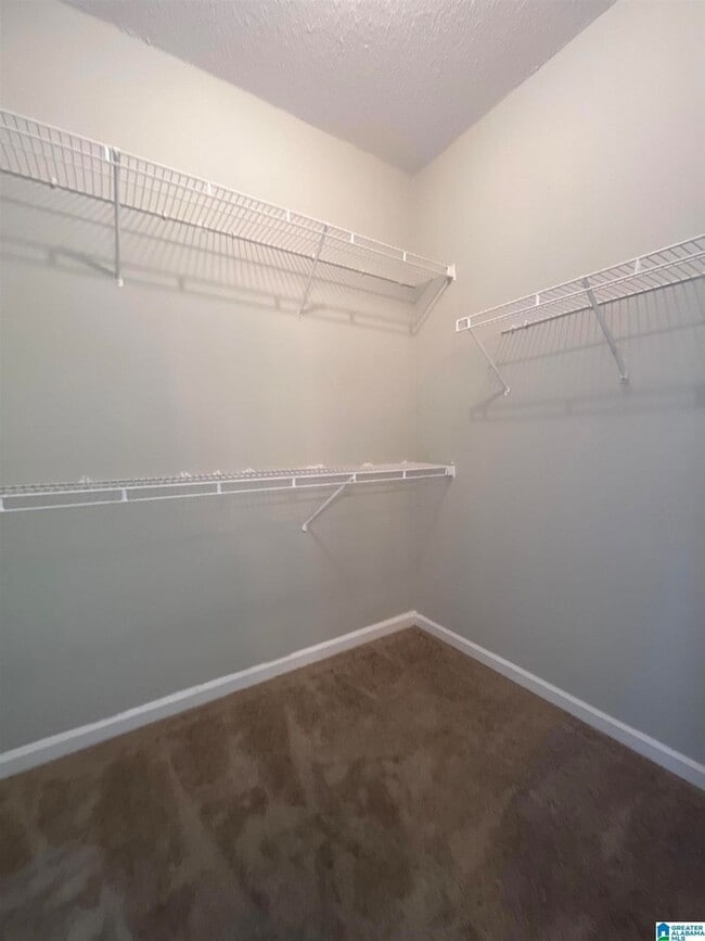 Building Photo - Beautifully Maintained 3BR Home with Extra Living Space