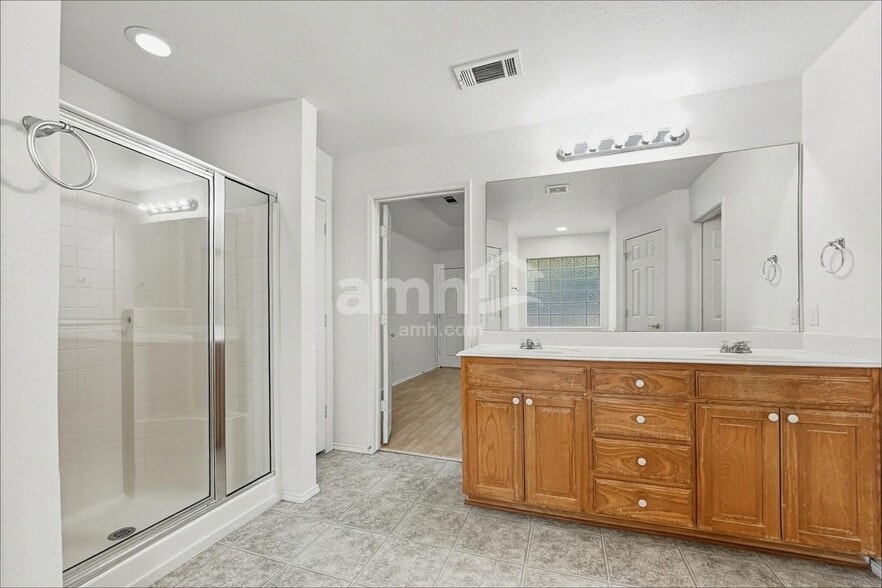 Building Photo - 1000 Redfish Dr