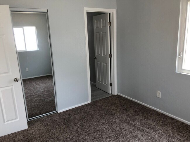 Building Photo - 5890 Gardenia Ave