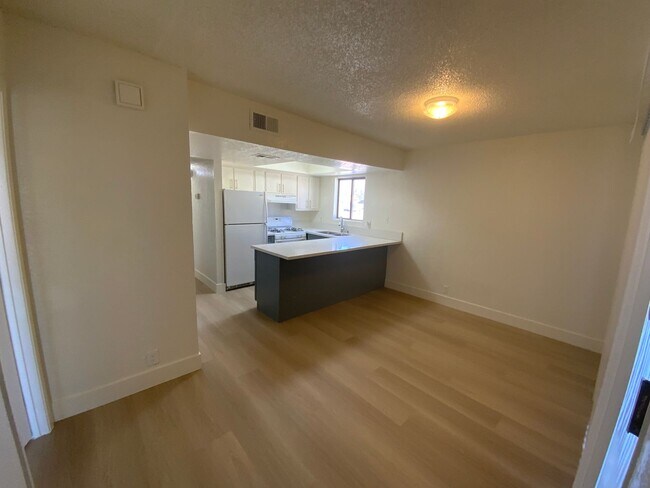 Building Photo - 2 Bed 2 Baths Apartment for Rent!