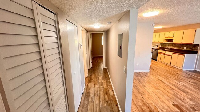 Building Photo - NEWLY RENOVATED 3 Bedroom/2 Bath Unit! Was...