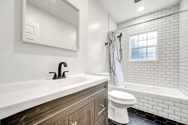 Full Bath - 815 N Curson Ave