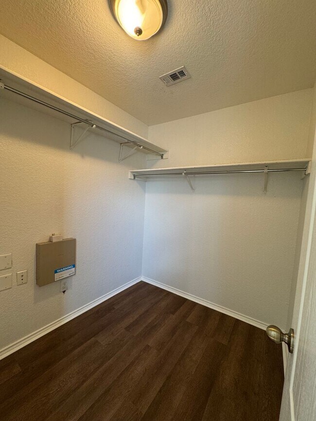 Building Photo - BEAUTIFUL SINGLE STORY HOME  |  CLOSE TO HWY 90 & 1604 | SHOPPING & RESTAURANTS