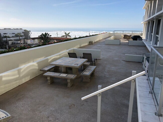 Building Photo - 1730 Avenida Del Mundo