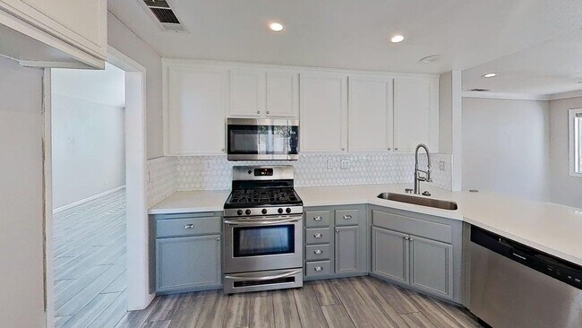 Building Photo - 15108 Ficus St