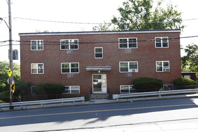 Building Photo - 5 Waldemar Ave