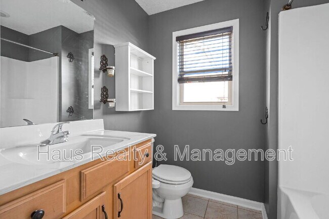 Building Photo - 3565 Southwood Dr