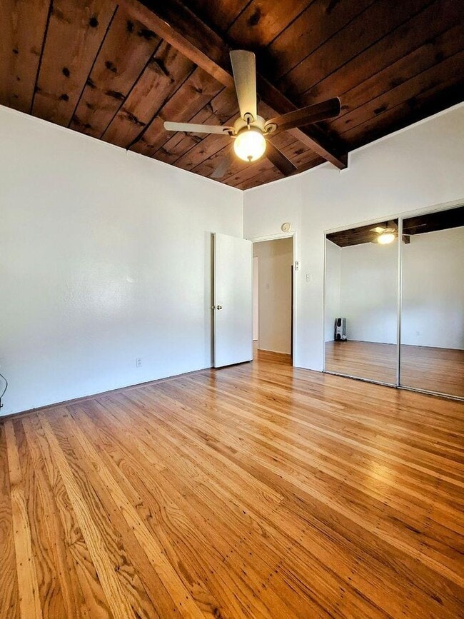 Building Photo - Cat Friendly 2bd Duplex w/Private Patio & Attached Garage