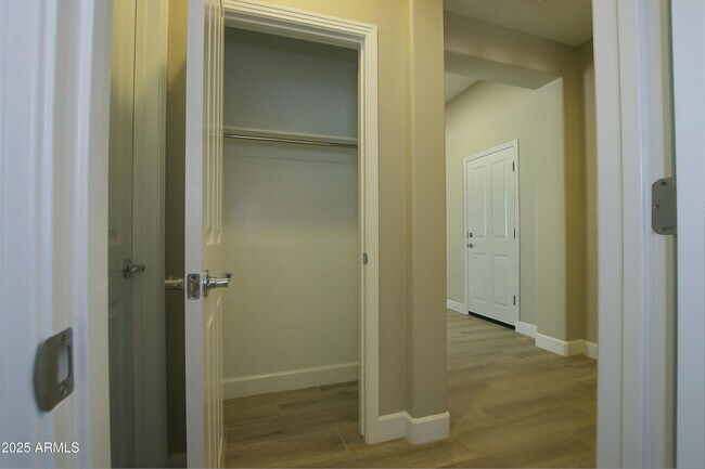 Building Photo - 16931 W Holly St