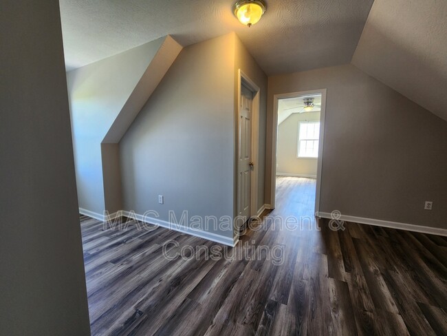 Building Photo - 1748 Bouton Dr