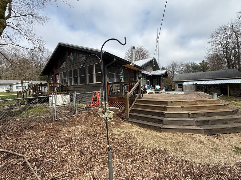 Building Photo - 32275 Center St