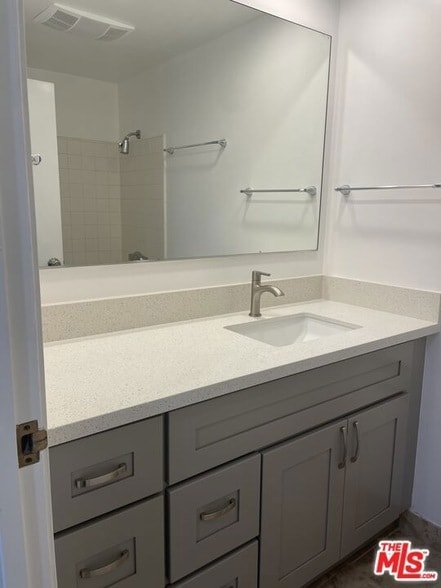 Building Photo - 800 W 1st St