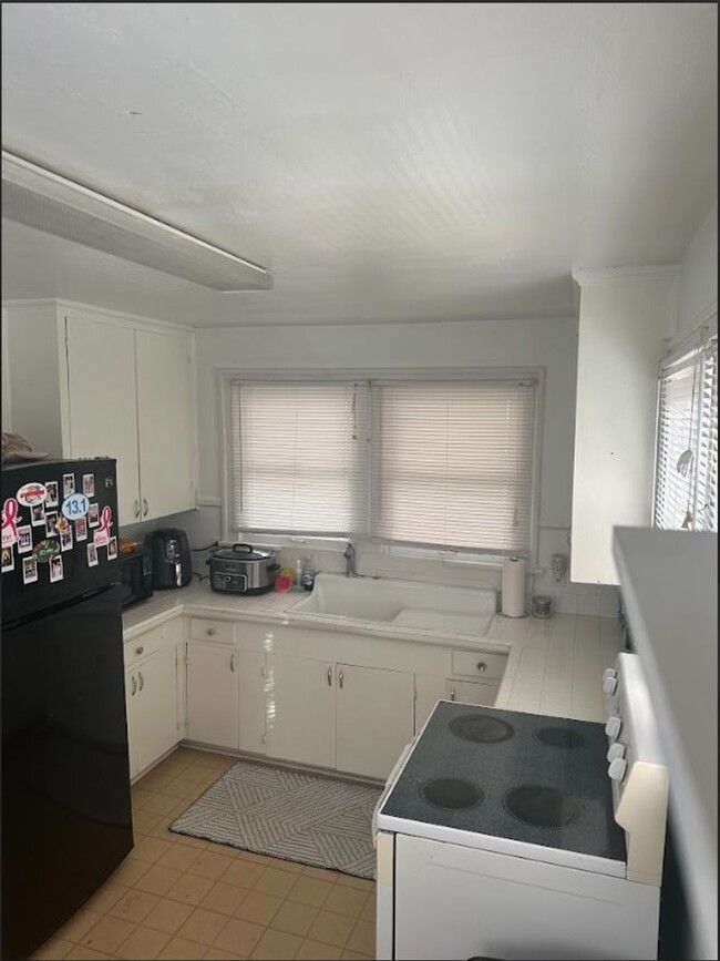Building Photo - Charming 1/1 Home Just Minutes from Campus