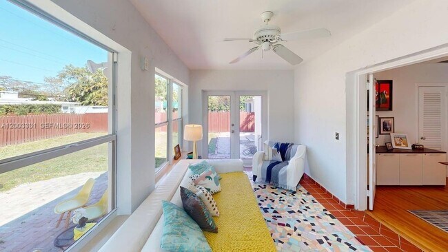 Building Photo - 951 NE 116th St