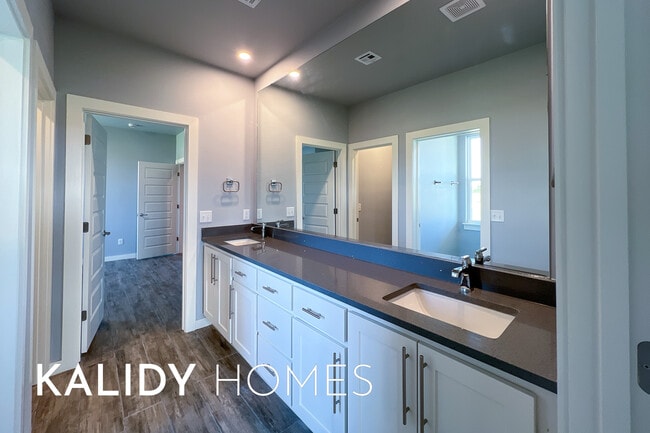 Building Photo - 214 Olde Ml Ct