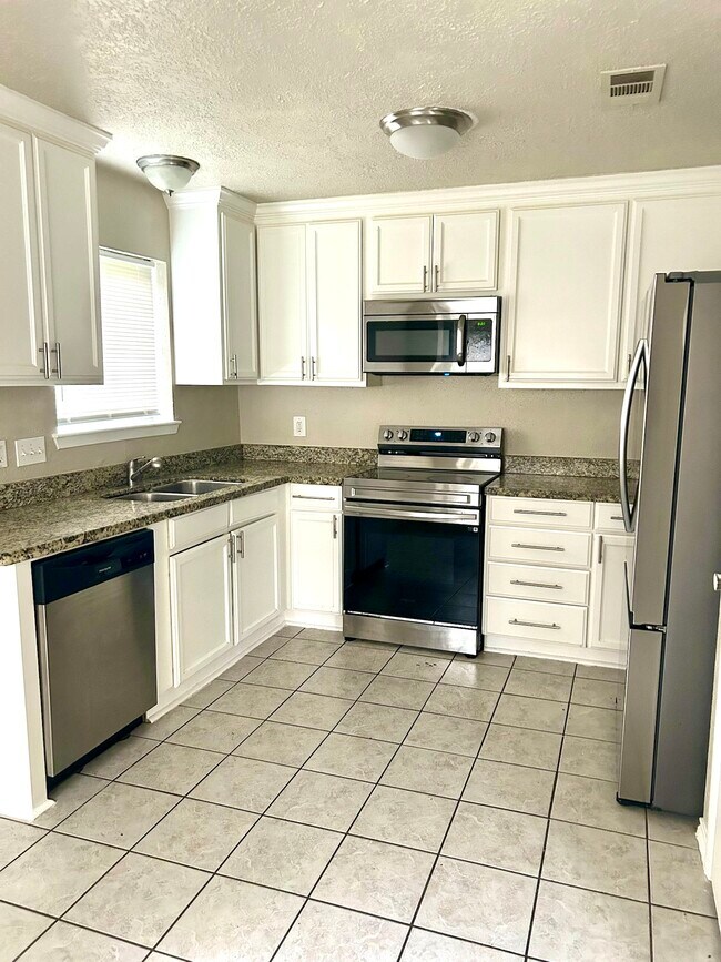 Building Photo - 23811 Firegate Dr