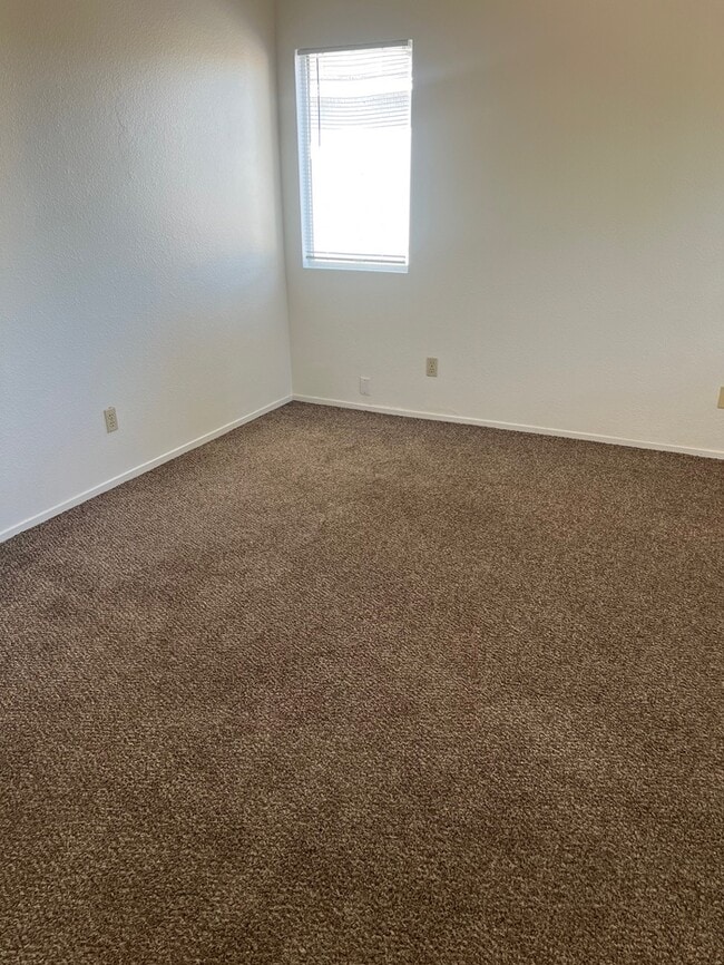 Building Photo - Weston Ranch 4 Bedroom 3 Bathroom Home