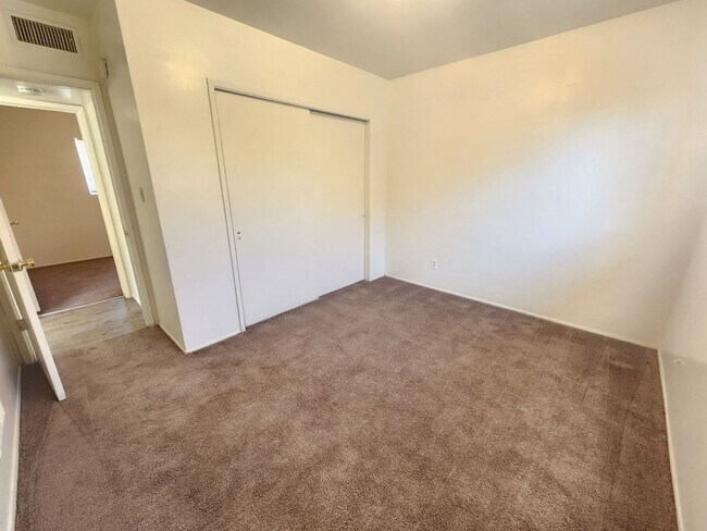 Building Photo - 6212 Abronia Ave