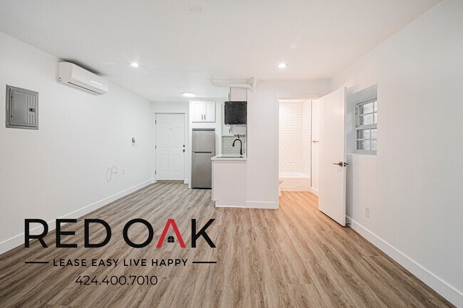 Building Photo - 240 N Van Ness Ave