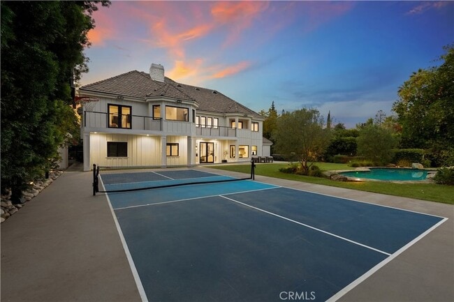 Building Photo - 5946 Woodlake Ave