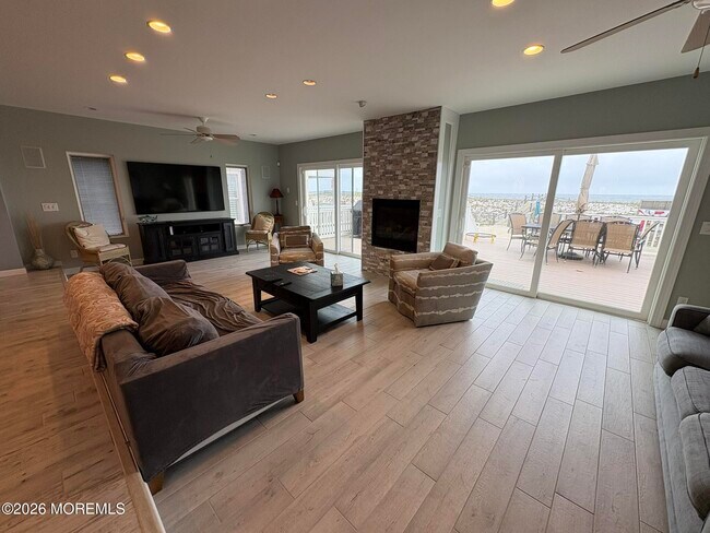 Building Photo - 3608 Ocean Terrace