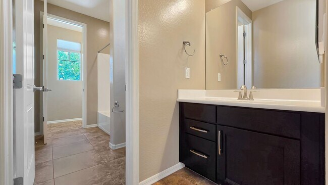 Building Photo - Upgraded kitchen and lots of sq ft in Verrado!
