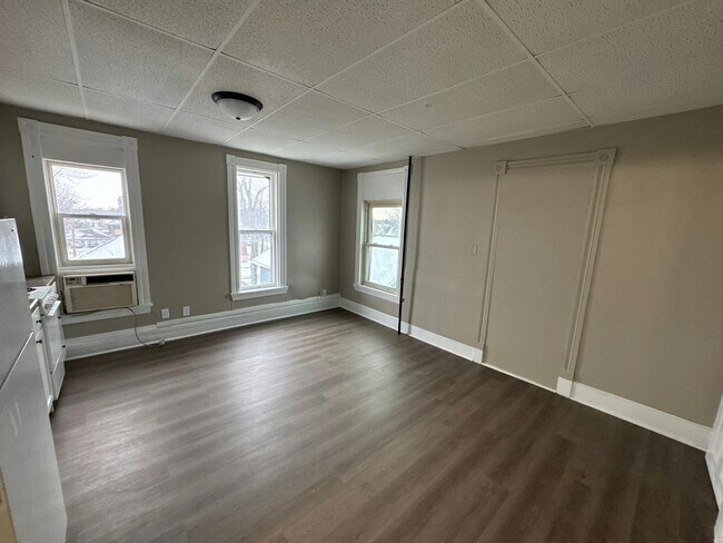 Building Photo - 227 Allen St