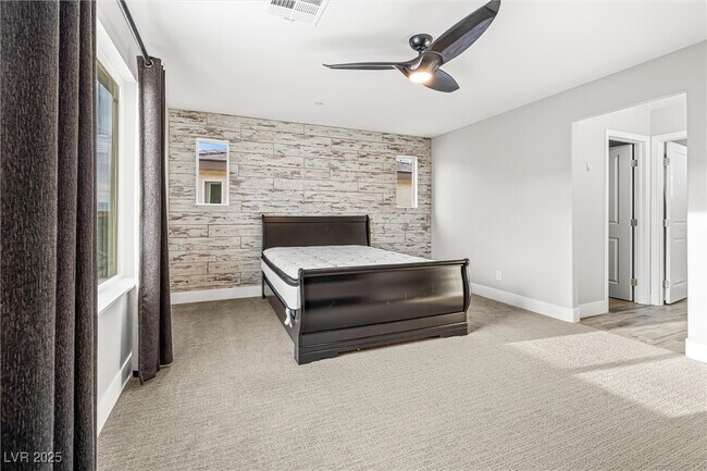 Building Photo - 4631 Amazing View St