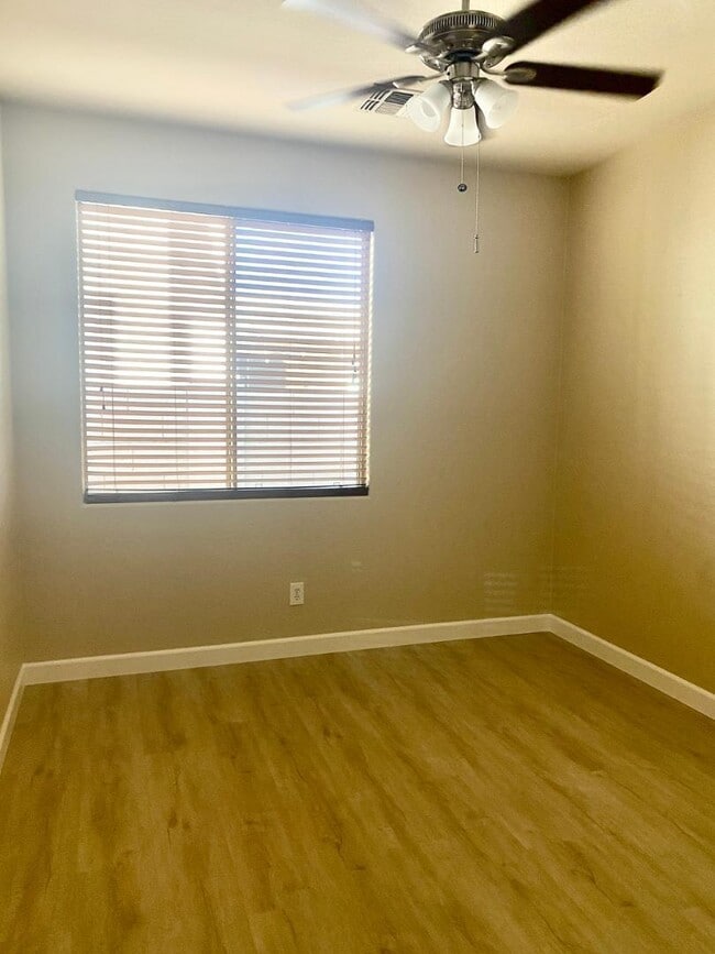 Building Photo - 2582 W Kit Carson Trail