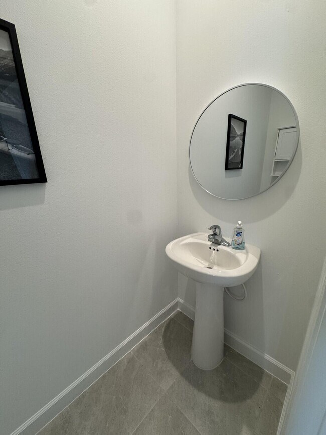 Building Photo - 14083 SW Thorens Dr